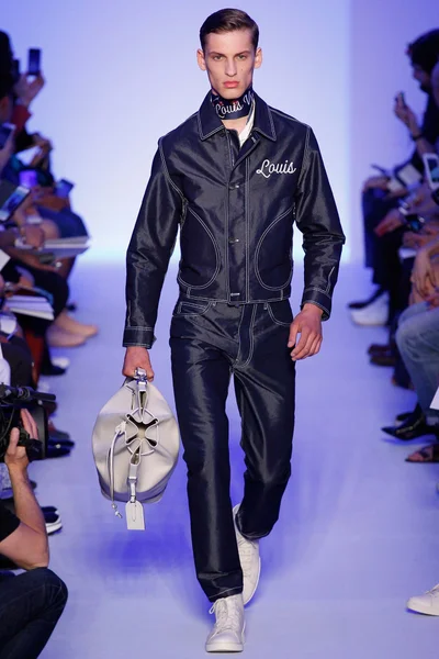 Look 11